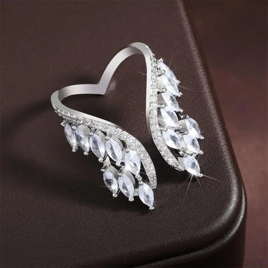 Anillo de alas de ángel de lujo de cristal brillante para mujeres